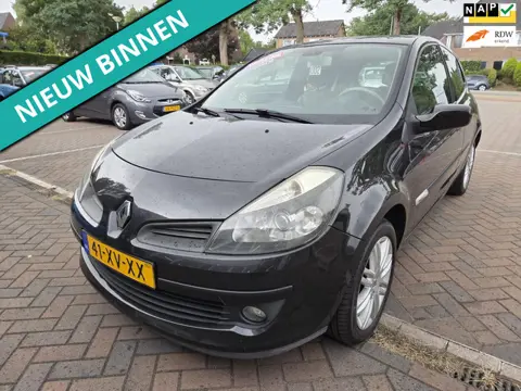 Renault Clio 2.0-16V Initiale LEUKE AUTO RIJDT EN SCHAKELT GOED