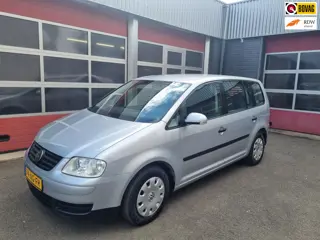 Volkswagen Touran 7-persoons 1.6 Trendline met ruilmotor +/- 140000km en trekhaak