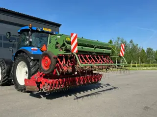 Lely Terra Rotorkopeg met Hassia DU 100 zaaimachine