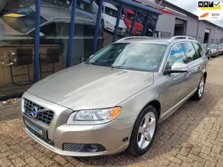 Volvo V70 2.5FT Summum 230PK LEER / XENON / TREKHAAK