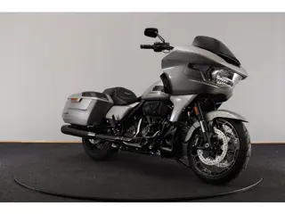 Harley-Davidson FLTRXSE CVO Road Glide Custom Color Platinum