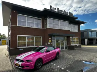 Ford USA Mustang 3.7 V6 met "Rose Indian Brilliant"- Wrap