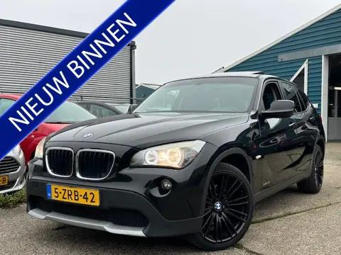 BMW X1 sDrive18i EXE | ECC | LMV | Leer | Navi I Pano