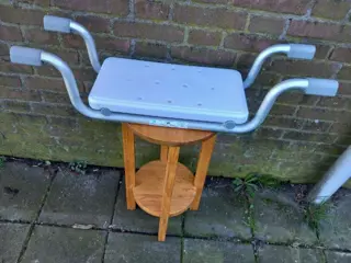 Badzitje - badstoeltje - anti-slip poten - stevig frame