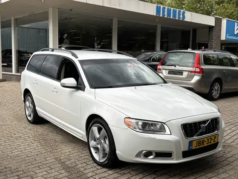Volvo V70 3.2 238pk Momentum Leder Xenon BTW voordeel €1000,-