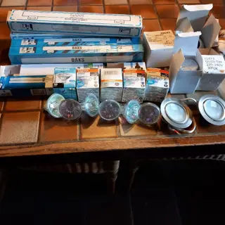 lampen / spotjes - diverse TL buizen - lampen - spotjes - NIEUW - DOE EEN BOD , op het geheel of op
