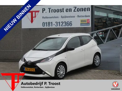 Toyota Aygo 1.0 VVT-i x-play Navigatie/Airco/Achteruitrijcamera/Toerenteller/Elektrische ramen/Elekt