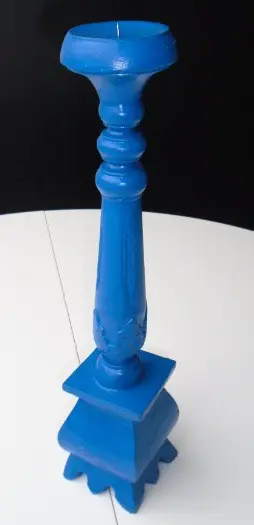 HOUTEN HANDGEMAAKTE KANDELAAR BLAUW 45 CM NIEUW.