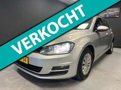 Volkswagen Golf 1.6 TDI BlueMotion NAP DSG NL Parkeer sen- 1eigenaar VW onderhouden.