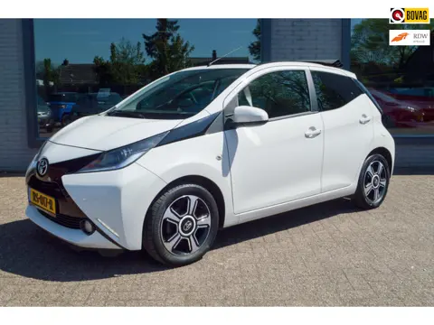 Toyota Aygo 1.0 VVT-i x-pose | Cabriodak | Navigatie | Clima | Automaat | Camera | 2 nieuwe banden