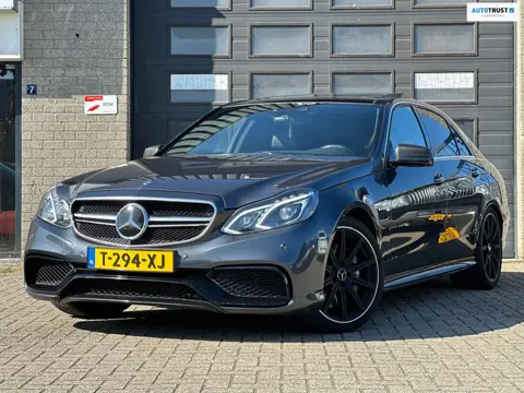 Mercedes-Benz E-klasse AMG 63 4MATIC / Dynamic / Led / Dealer Onderhouden / Pano / Adaptive CC / Car