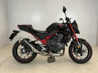 Honda CB 750 HORNET (bj 2023)