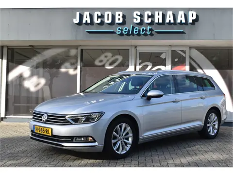 Volkswagen Passat Variant 1.4 TSI Highline Business R Automaat  / Navigatie / Camera / 17" LM / Carp