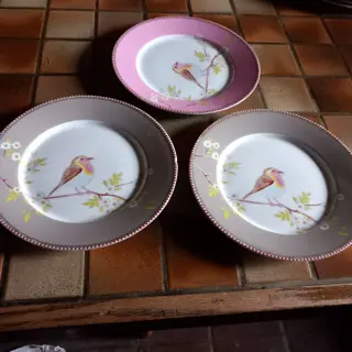 Pip, servies - diverse borden, met een heeeeele kleine beschadiging,