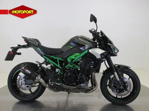 Kawasaki Z900 35KW (bj 2025)