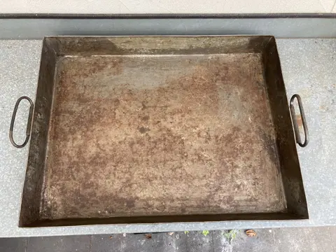 DIENBLAD OLD IRON 52,5 CM NIEUW