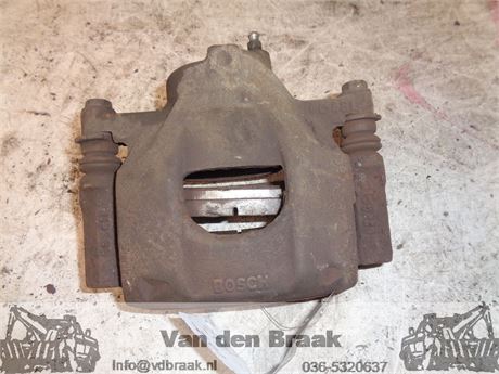 Peugeot 107 1.0 12V 2005-2014 Remklauw links voorzijde