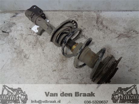 Nissan Note 1.5 DCi 2006-2013 Veerpoot rechts voor