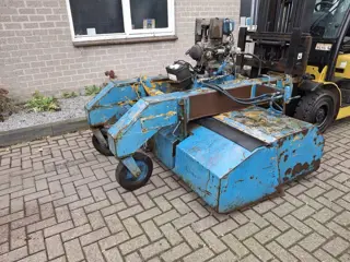Veegmachine Diesel Rolbezem 2,35 m