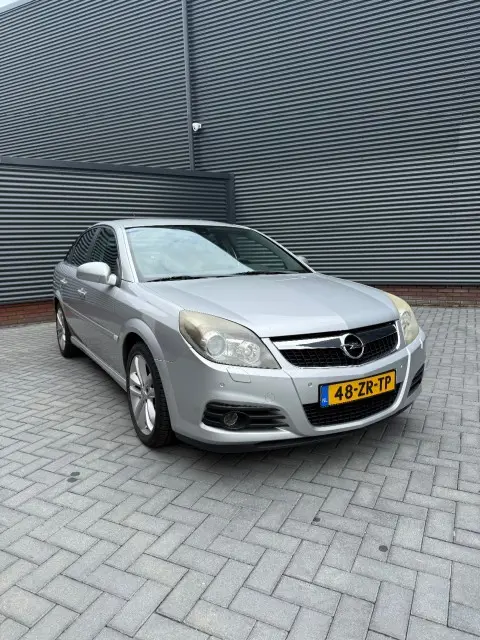 OPEL VECTRA GTS 1.8-16V Executive - Cruise - Climate control