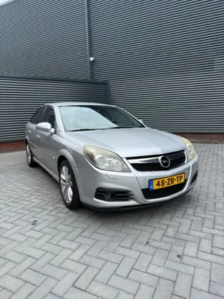 OPEL VECTRA GTS 1.8-16V Executive - Cruise - Climate control