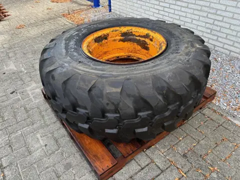 DUNLOP Used 555/70R24 EM Dunlop wheel for Ahlmann wheelloader