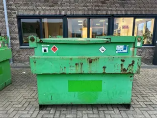 Kiwa IBC Steenbergen 2000 liter Dieseltank met handpomp Milieutank