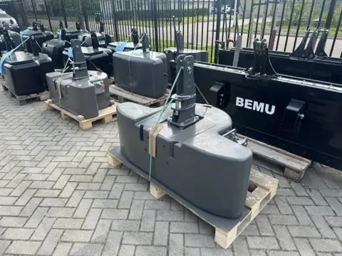 Frontgewicht 2000 KG (bj 2025)