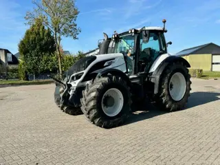 Valtra T214 Versu (bj 2017)