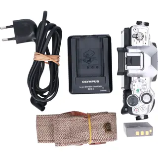 Tweedehands Olympus E-M10 Mark IV Zilver Body CM3134