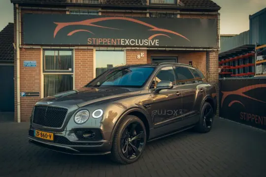 BENTLEY BENTAYGA 4.0 V8 Pano, nightvision, softclose, touring pack, premium seats