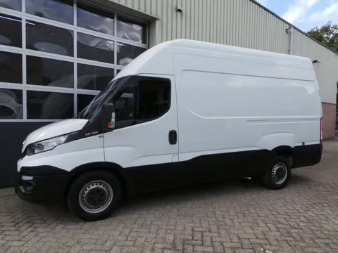 Iveco Daily 35S13V 2.3 352 H3 L2 Koelwagen, Airco,3persoons, met oprijplaat