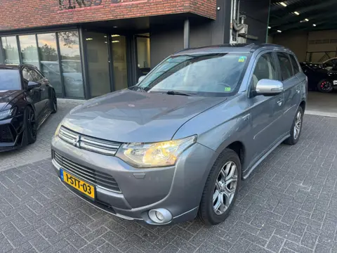 Mitsubishi Outlander 2.0 PHEV Instyle XENON Schuifdak Leder compleet onderhouden NAP