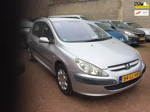 Peugeot 307 1.6-16V Gentry 5 deurs airco ,leder interieur ,stoelverwarming ,nwe apk , super mooie au
