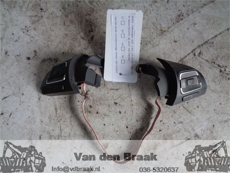 Volkswagen Golf 2008-2012 Schakelaars op het stuur