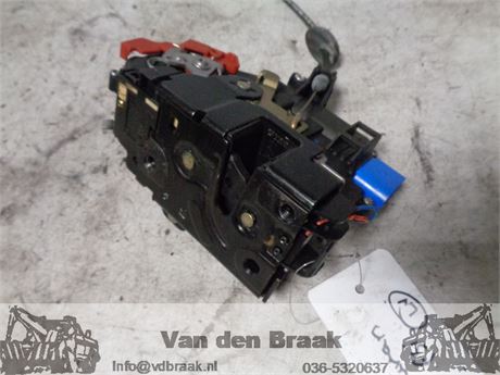 Volkswagen Touran 2003-2006 Deurslot links voorzijde