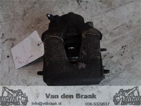 Volkswagen Golf 1.6 TDi 2009-2012 Remklauw rechts voor