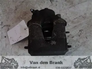 Volkswagen Golf 1.6 TDi 2009-2012 Remklauw rechts voor