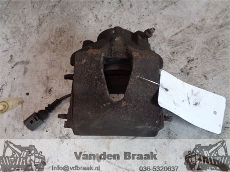 Volkswagen Golf 1.6 TDi 2009-2012 Remklauw links voor