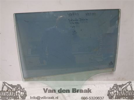 Skoda Fabia Combi 2008-2015 Portierruit links achter