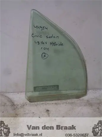 Honda Civic 4 deurs 2004-2006 Scheerruit portier links achter