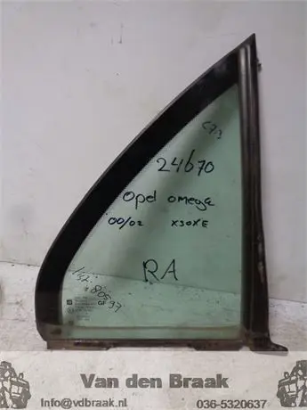 Opel Omega Sedan 1994-2003 Driehoekraam rechts achter