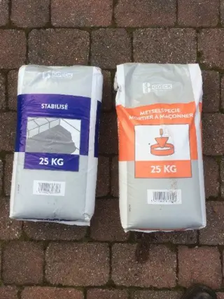 1 zak 25 kg stabilisé &amp; 1 zak 25 kg metselspecie