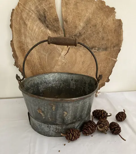 OUDE IJZEREN EMMER MAAT MEDIUM Voorbeeld 1