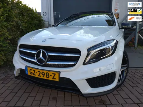 Mercedes-Benz GLA-klasse 200 Ambition Dealer onderhouden !
