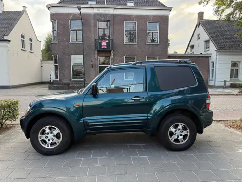 Mitsubishi PAJERO 3.2 DI AUTOMAAT EERSTE EIGENAAR KAN GEEL OF GRIJS KENTEKEN