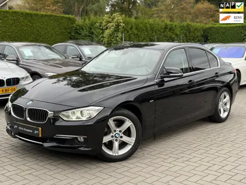 BMW 3-serie 320i High Executive Luxury Line|Nieuwe Ketting|Navigatie|Climate control|Cruise control|