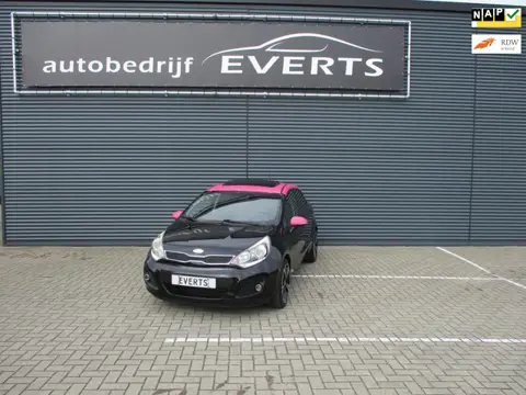 Kia Rio 1.4 CVVT Super Pack Nieuwe fabrieks motor 0 km zeer mooie en zeer complete auto unieke uitvo