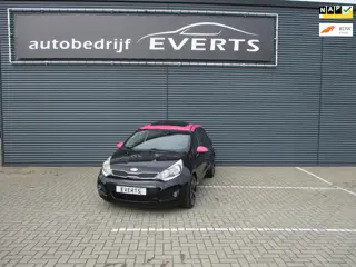 Kia Rio 1.4 CVVT Super Pack Nieuwe fabrieks motor 0 km zeer mooie en zeer complete auto unieke uitvo