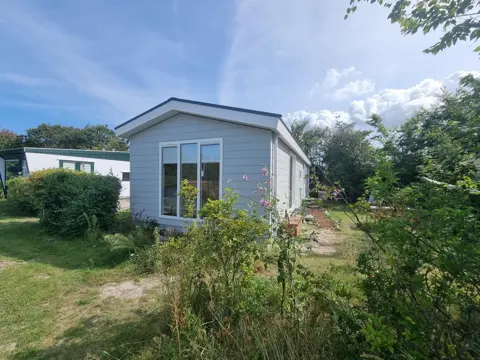 Vrijstaand chalet op 3 kilometer van het strand